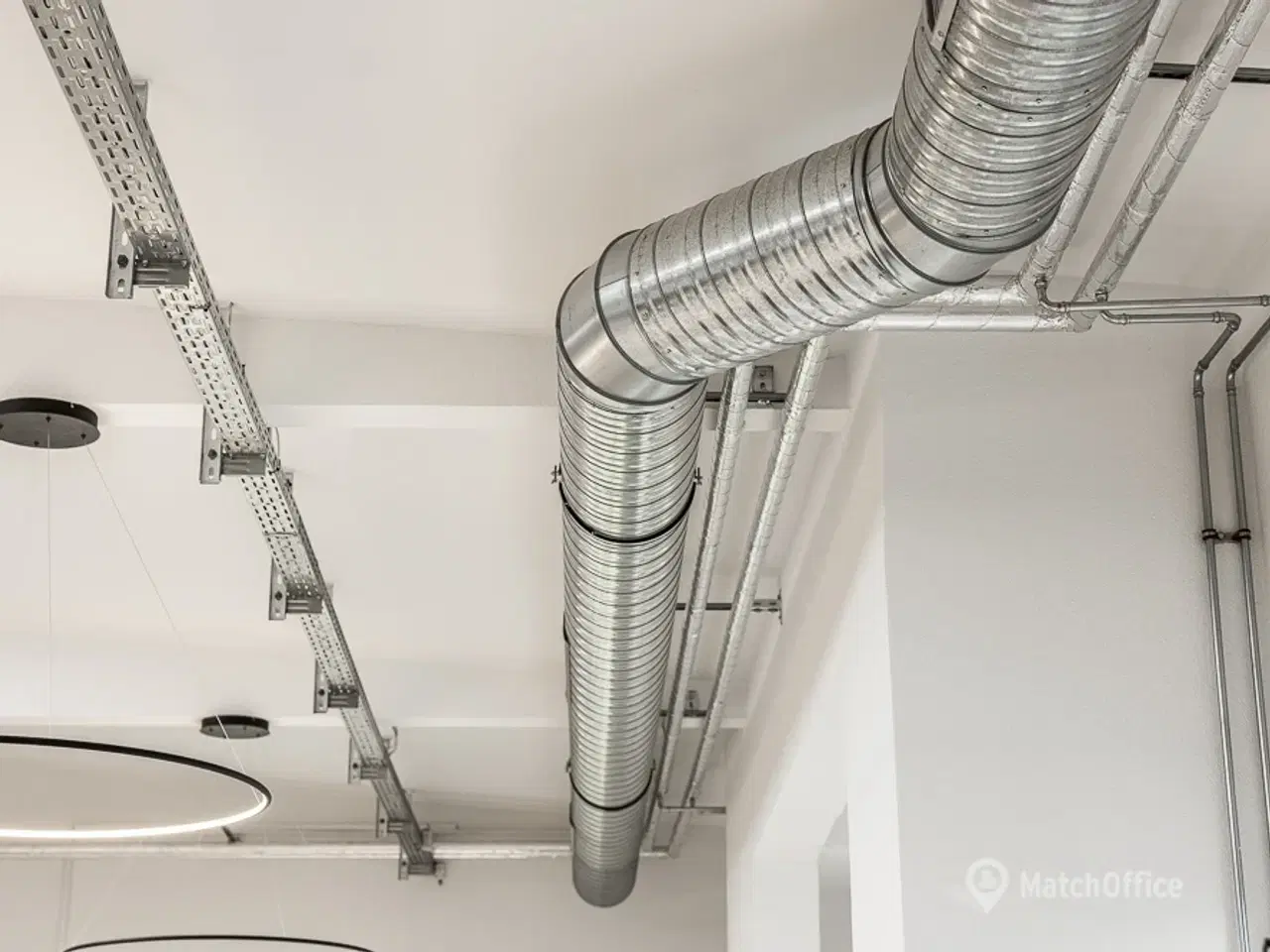 Billede 8 - Trendy kontor i industriel stil og med højt til loftet