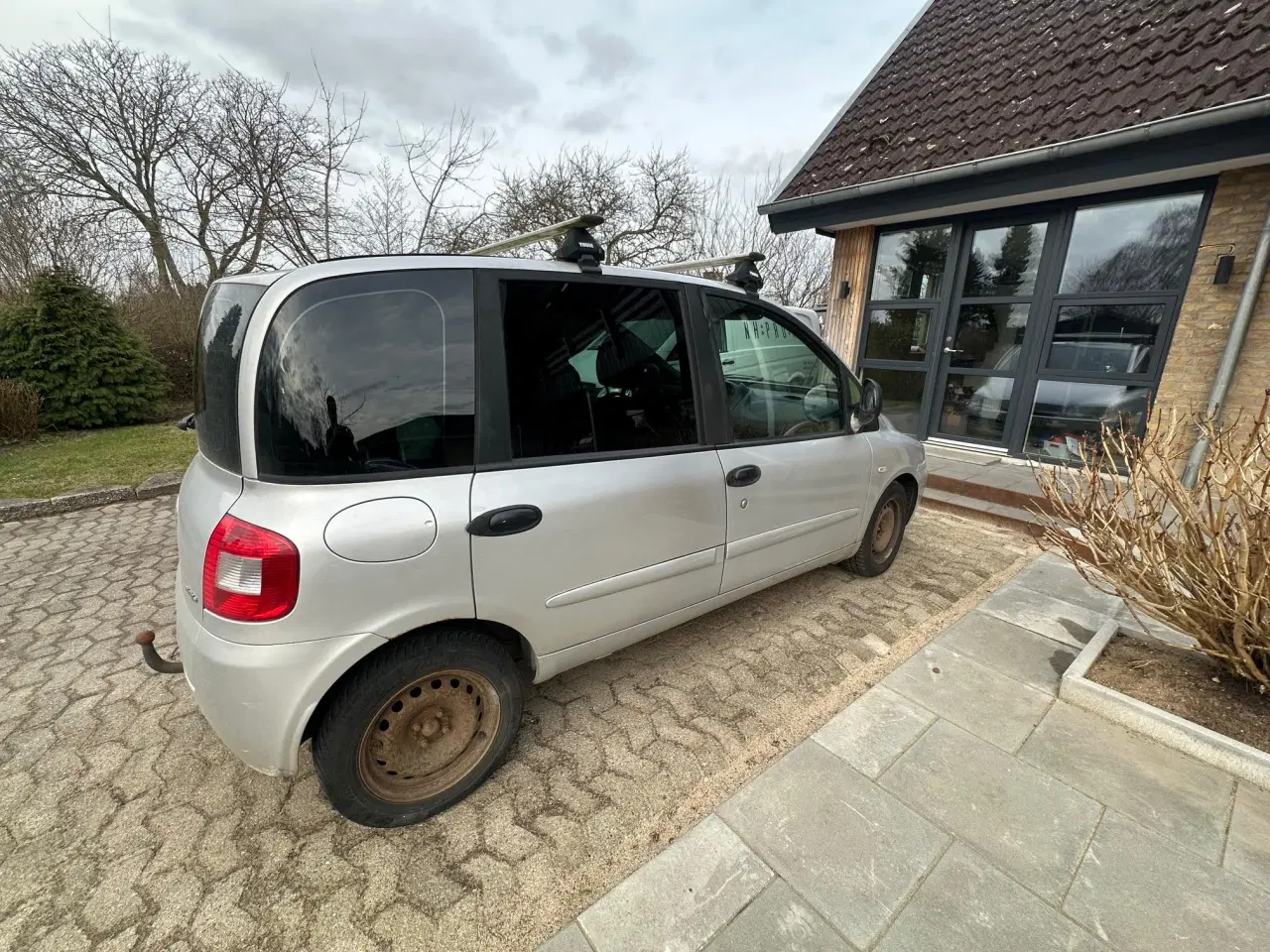 Billede 2 - Praktisk 6 sæders med 1,5 år til syn