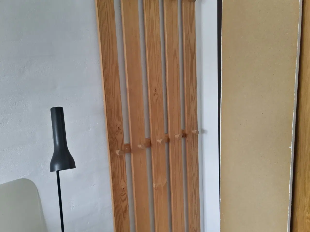 Billede 1 - Knagerække i fyrretræ fra Trævarefabrikken