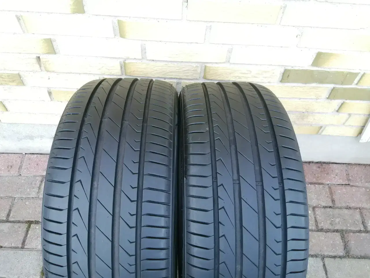 Billede 1 - Nye 19" dæk 235-40-19 sommer,