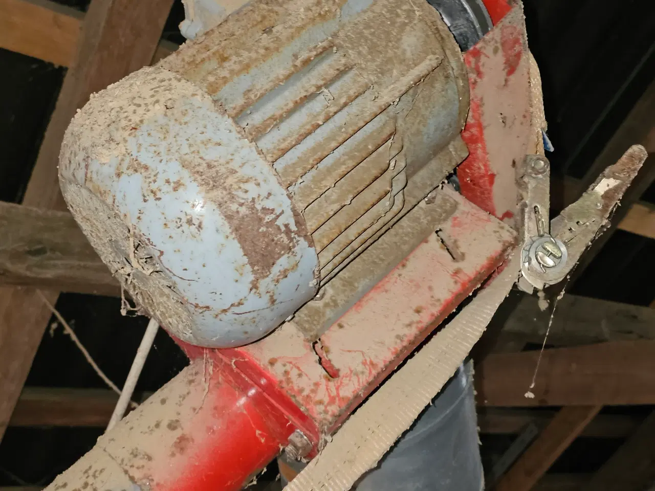 Billede 2 - Kornsnegl brugt til træpiller