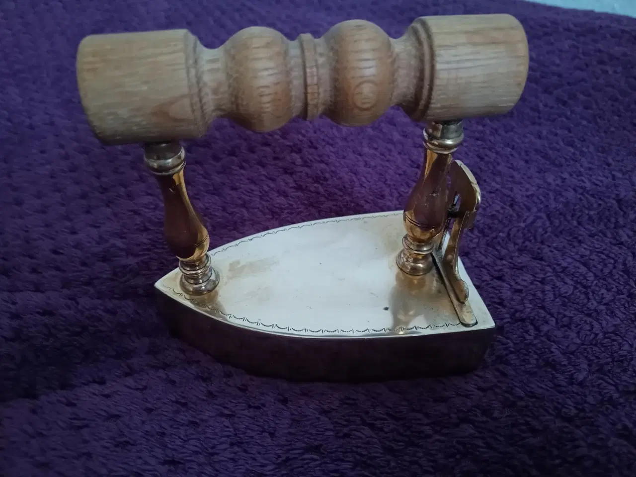 Billede 1 - Gammel messing strygejern fra 1807