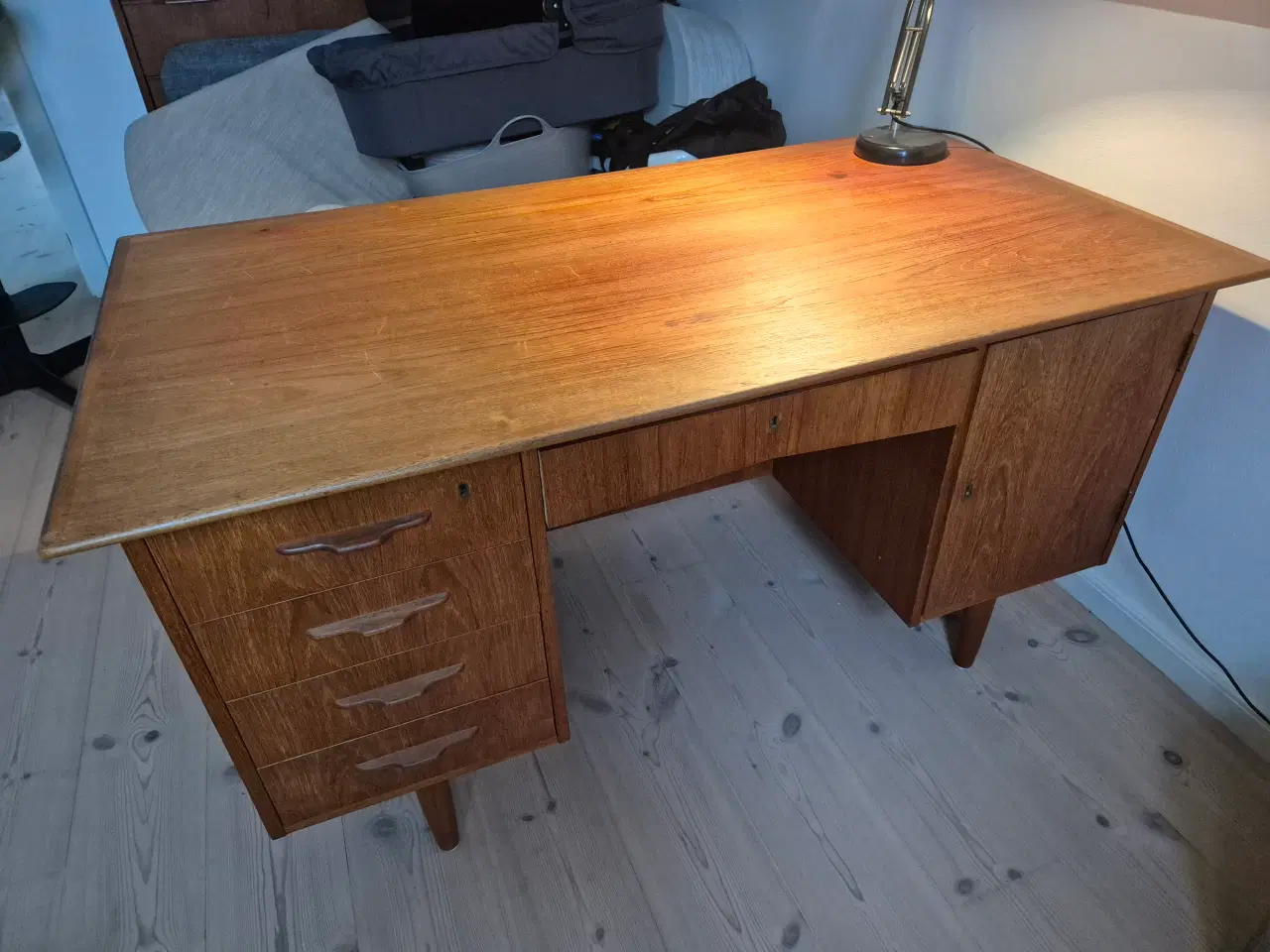 Billede 2 - Teak skrivebord - flot model og stand. 