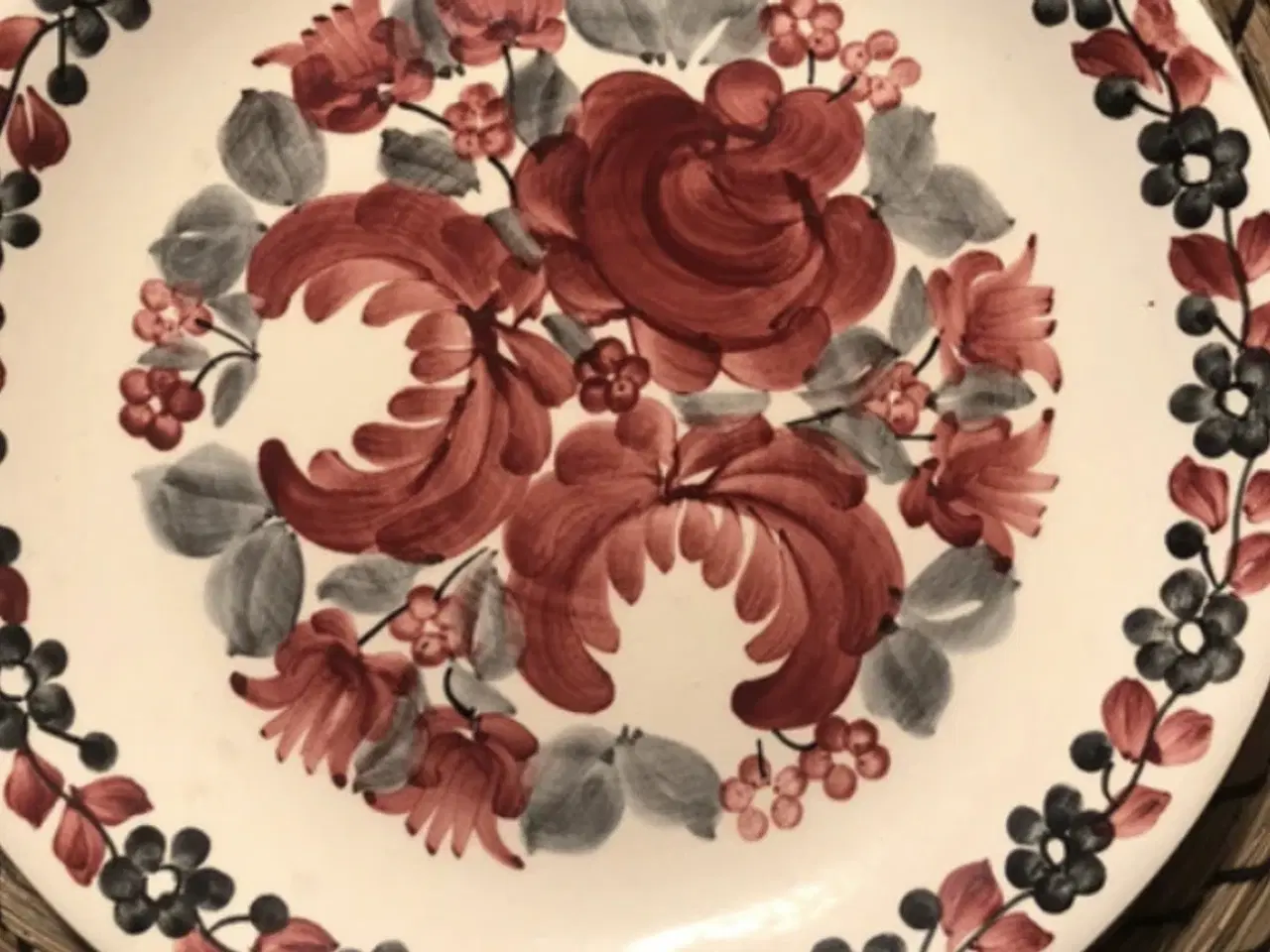 Billede 1 - Håndmalet fajance tallerken 