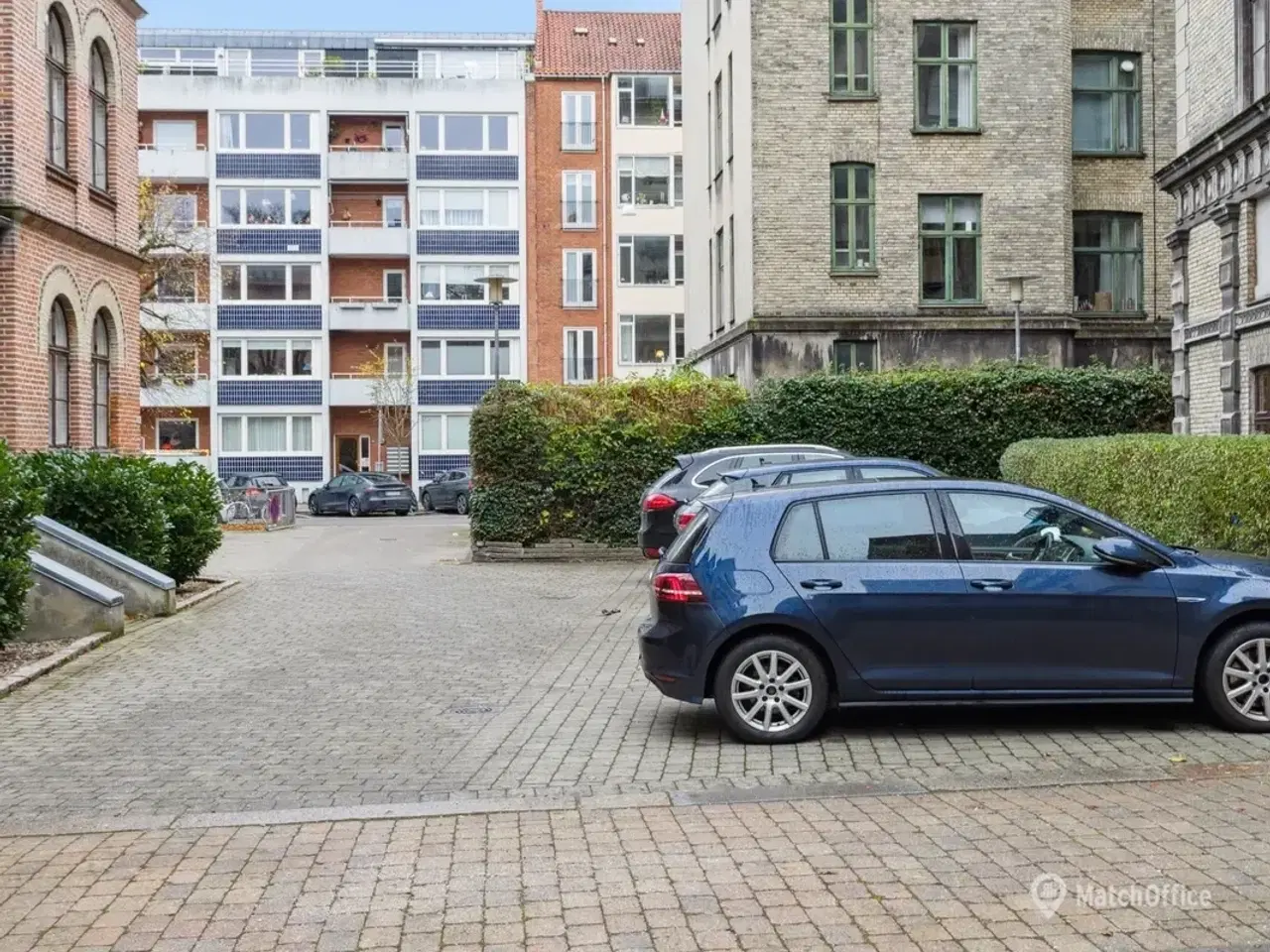 Billede 4 - MC-parkering i åben gård