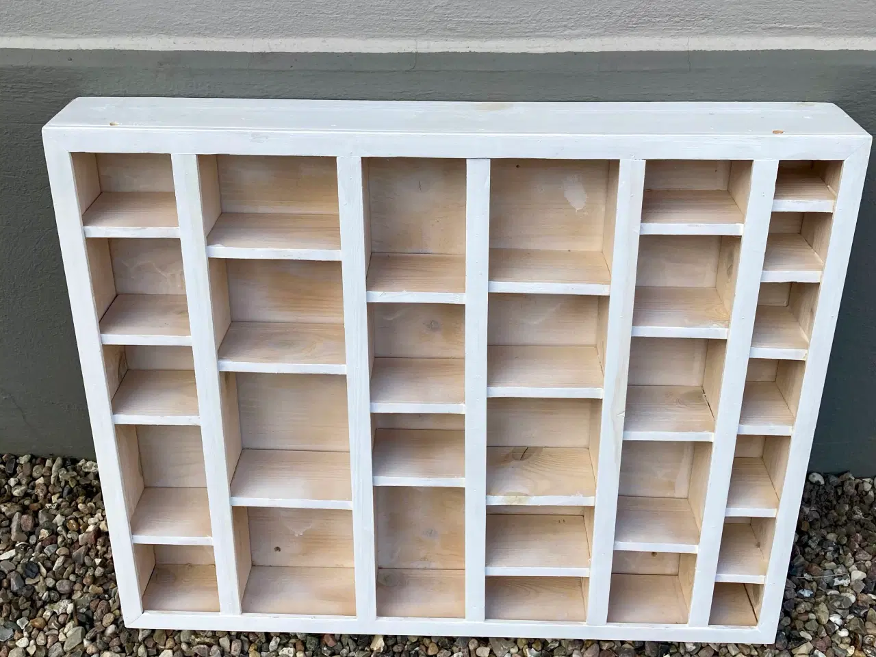 Billede 2 - Fyrretræs sættekasse, dyb, hvidmalet front