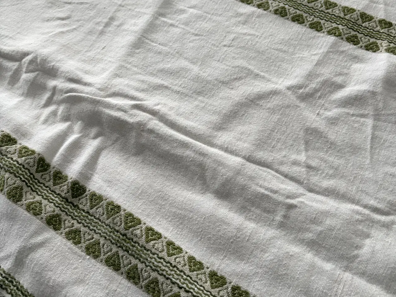 Billede 2 - Vævet dug med grønt mønster