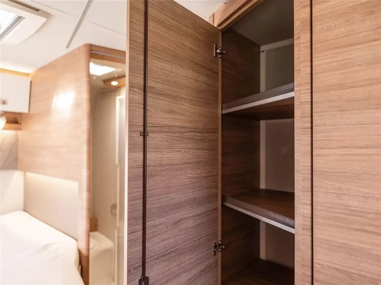 Billede 12 - 2021 - Weinsberg CaraCompact 600 MF "Pepper Edition"   Kompakt autocamper med Automatgear