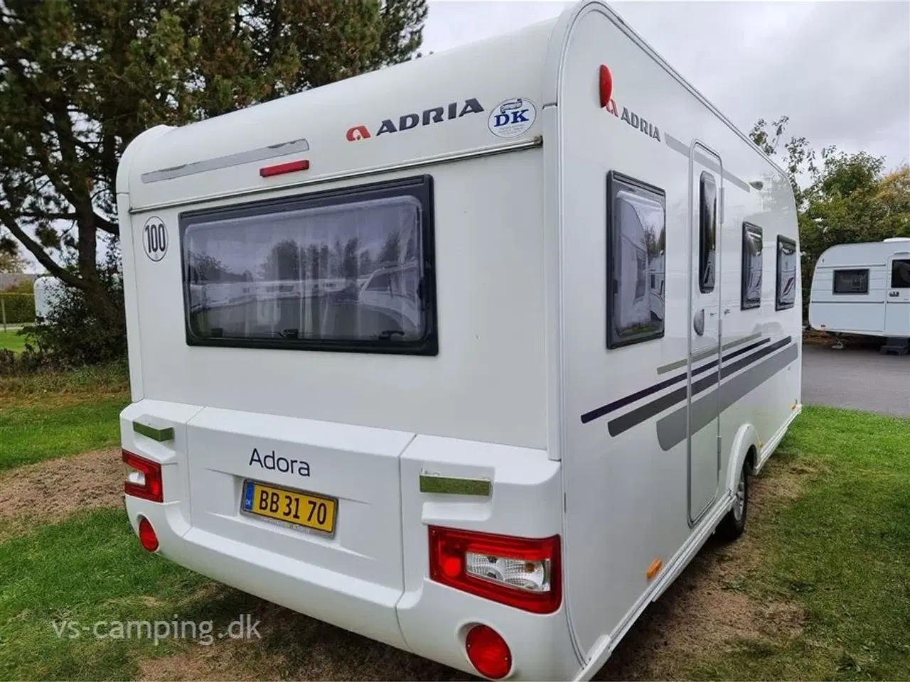Billede 2 - 2015 - Adria Adora 482 LU   ATTRAKTIV CAMPINGVOGN MED ENKELTSENGE MED LAMELUDTRÆK &amp; RUNDSIDDEGRUPPE