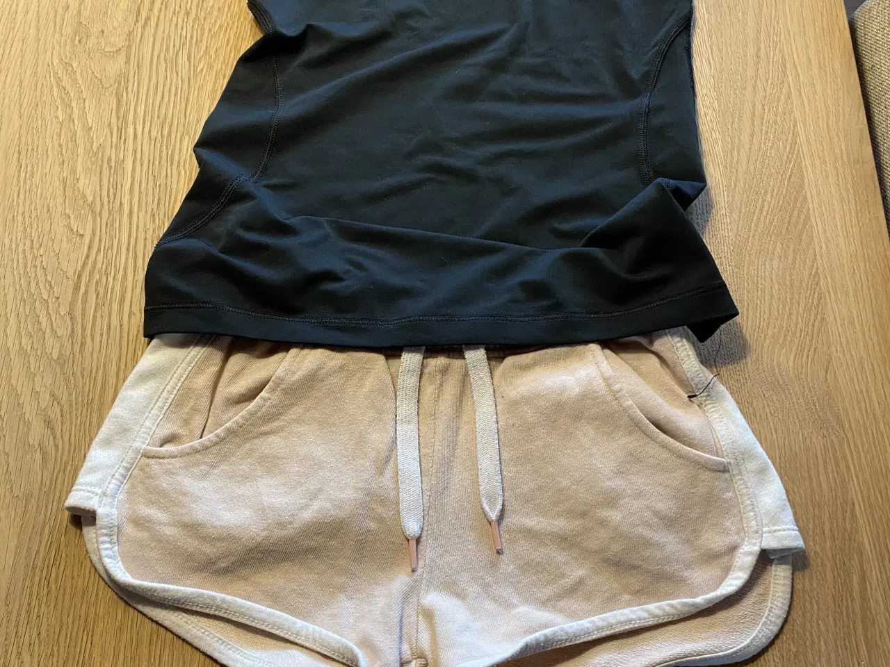 Billede 12 - Pigetøj str. 134