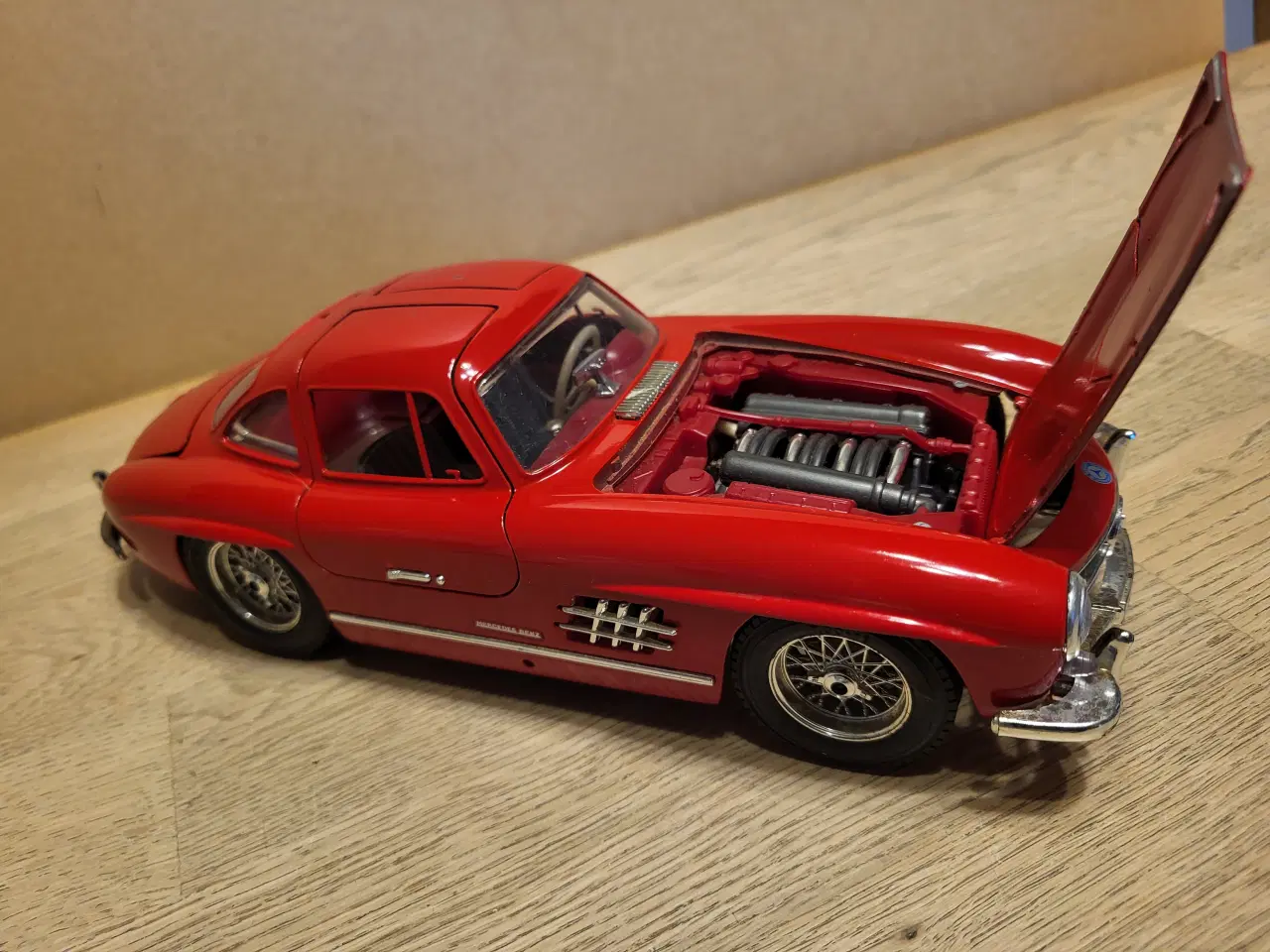 Billede 6 - Modelbil. Mercedes Benz 300 SL (1954) Skala 1/18.
