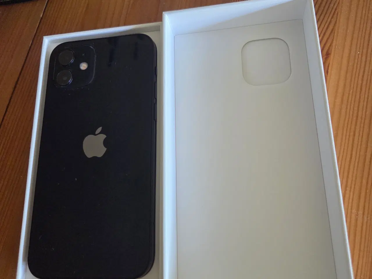 Billede 2 - iPhone 12, meget velholdt.