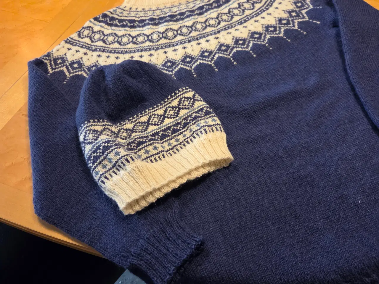 Billede 1 - Håndstrikket sweater