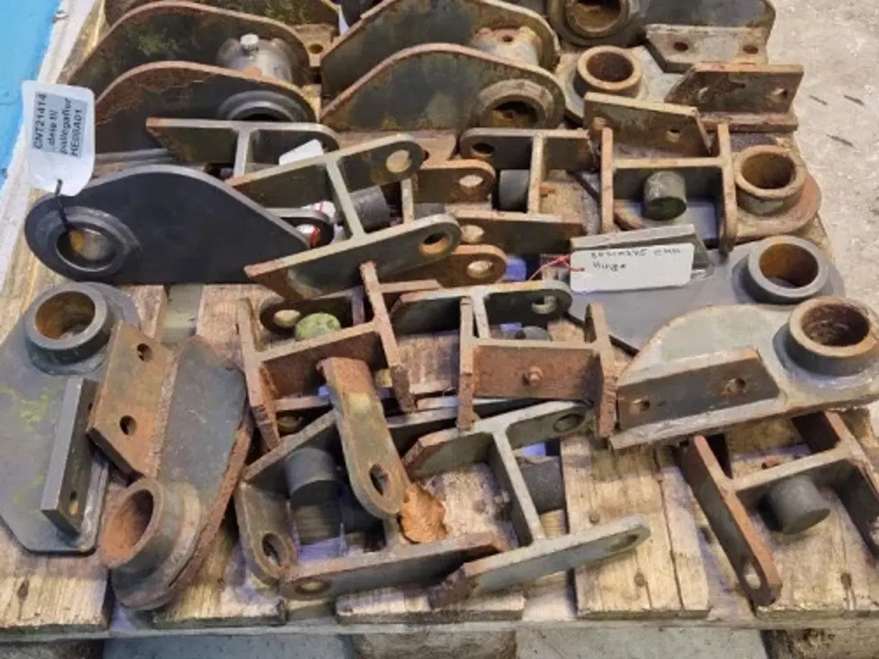 Billede 14 - New Holland B115C Dele til Pallegafler 87310374