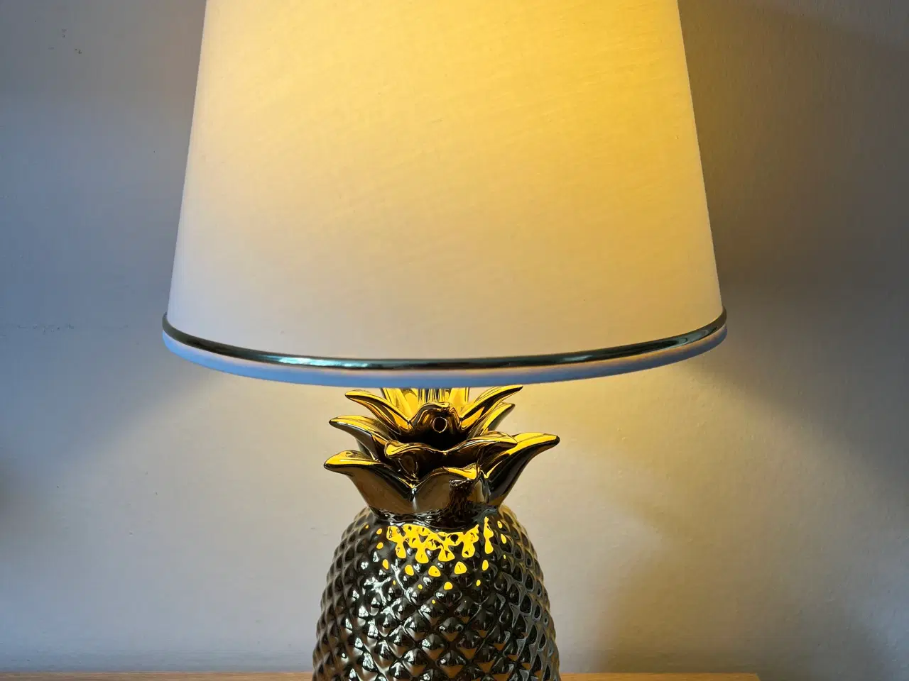 Billede 1 - Stor smuk ananas lampe 
