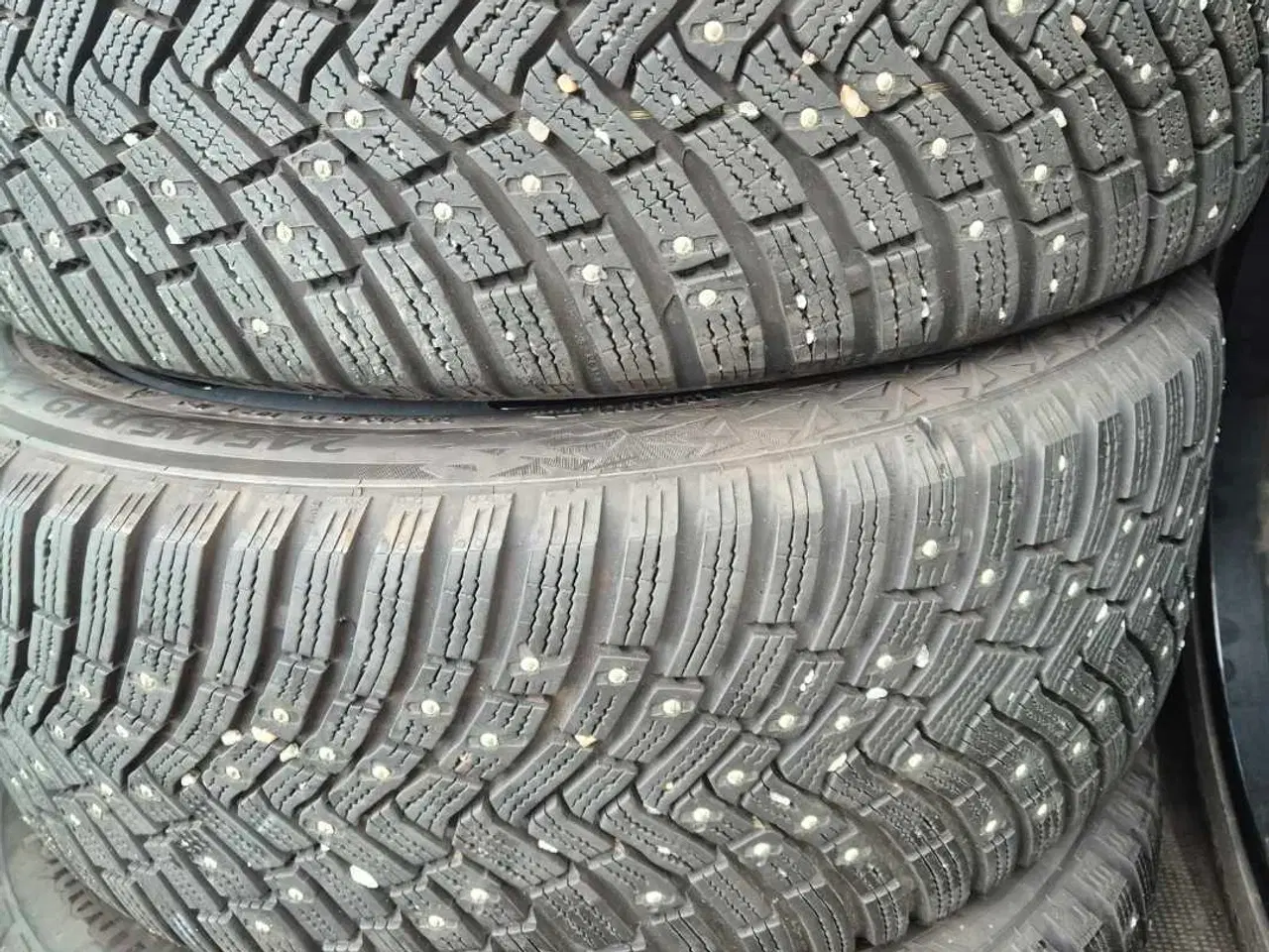 Billede 2 - R19 245 45 CONTINENTAL IceContact pigdæk