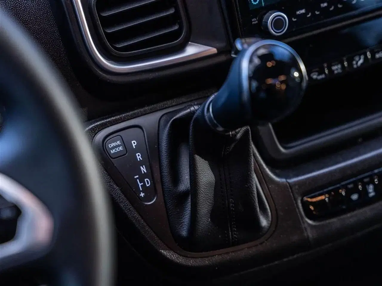 Billede 38 - 2026 - Tourne 6.4 Cruise aut. gear - Black   Den originale Tourne med langsgående senge