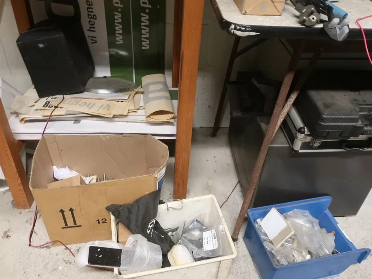 Billede 6 - Pult og bord inkl. værktøj m.v. (se billeder)