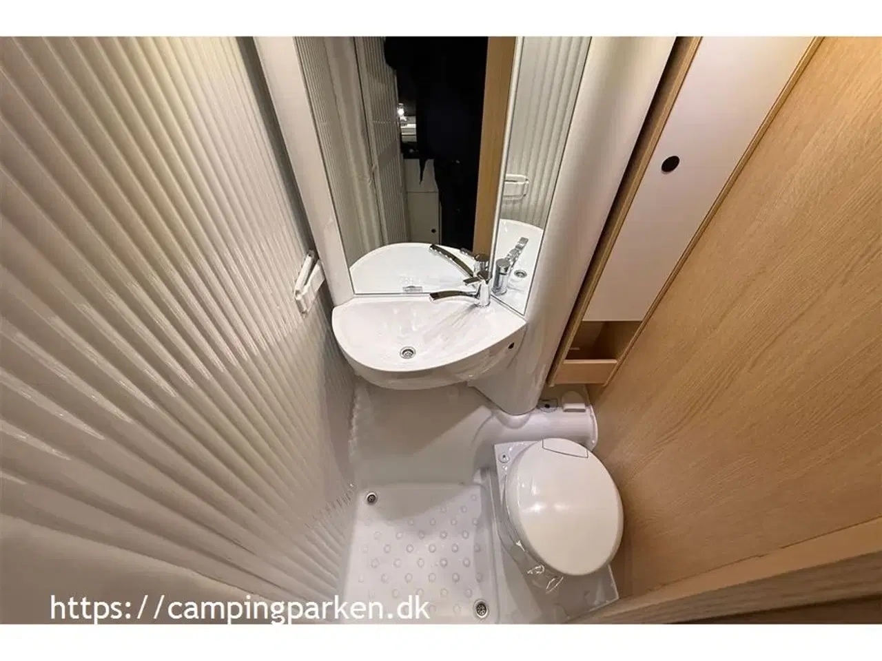 Billede 10 - 2026 - SunLight   Kompakt van under 6 meter, perfekt til 2 personer. Veludstyret m. adaptiv fartpilot og automatgear