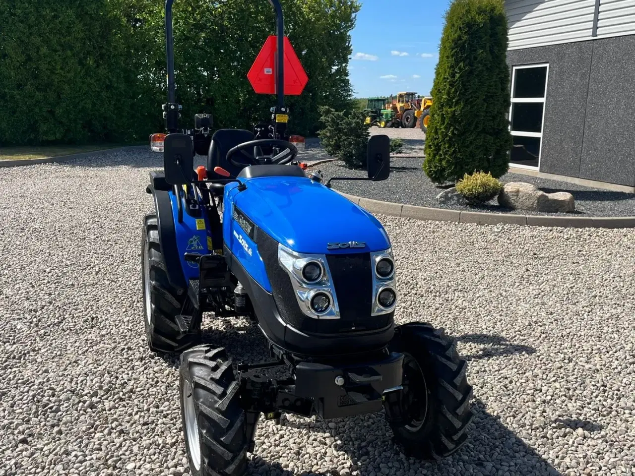 Billede 24 - Solis S26 6+2 Gearmaskine med Servostyring og brede traktorhjul