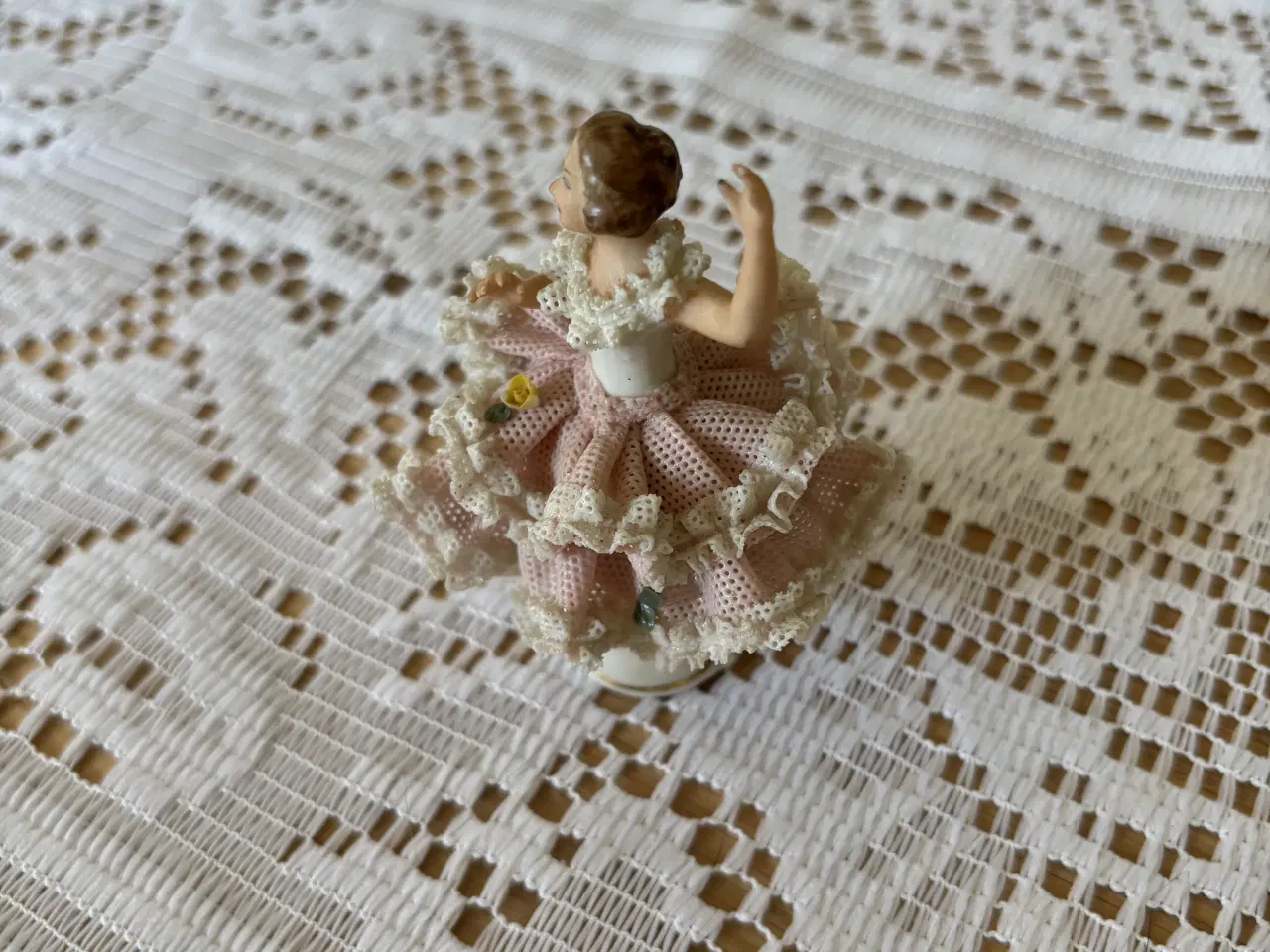 Billede 2 - Lille danse dame måler 8 cm