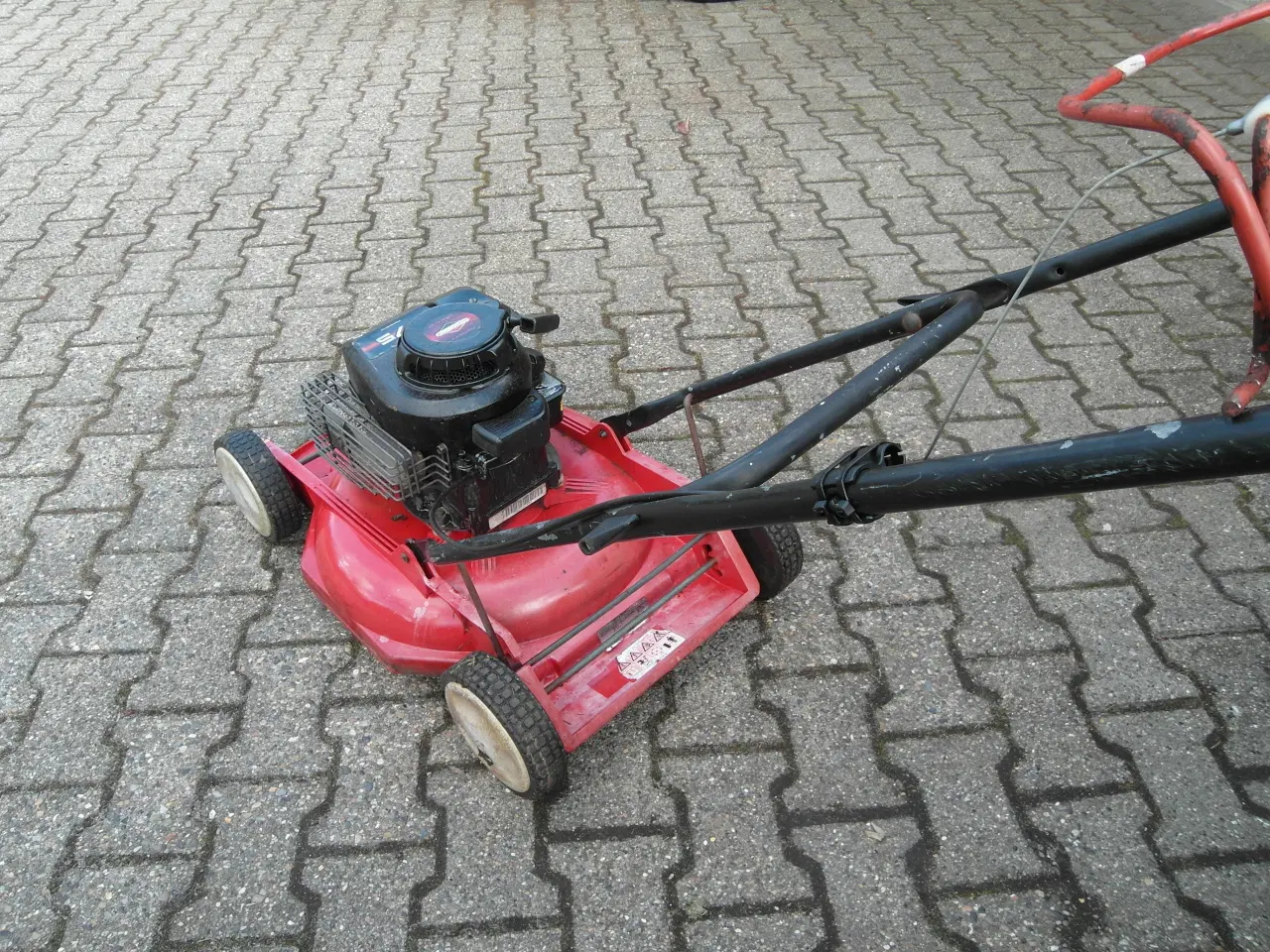 Billede 3 - Plæneklipper Jonsered med Briggs&Stratton motor.