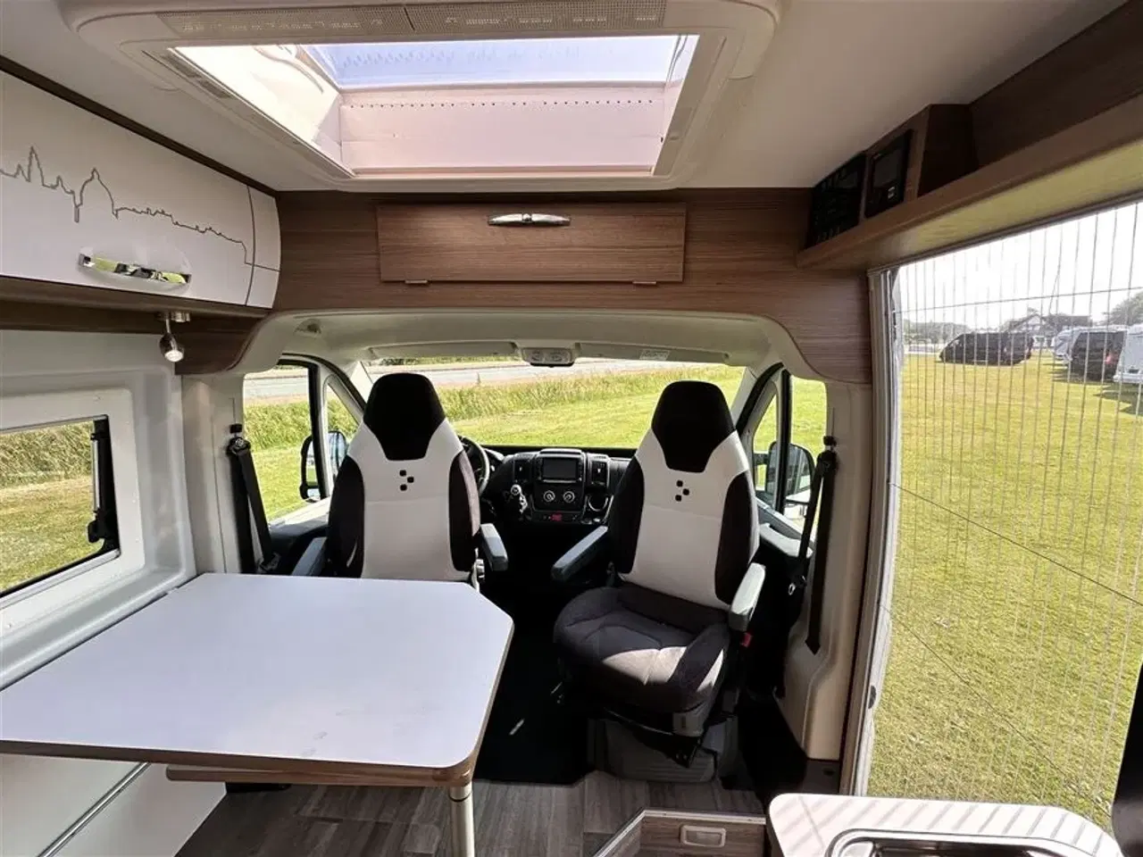 Billede 24 - 2021 - Bravia 636 140 Hk Edition 30   Campervan med langsgående senge og god indretning Kørt 20,500 Km.