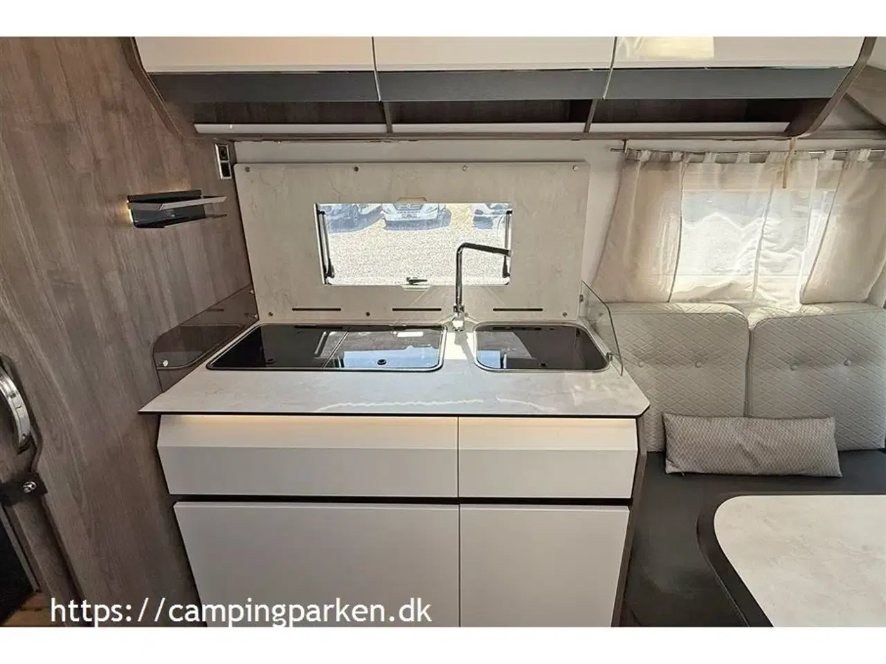 Billede 6 - 2022 - Benimar Amphitryon 967   Topmodel fra Benimar, vognen er udstyret som en luksuscamper, vandbåren varme, automatgear, lækkert design
