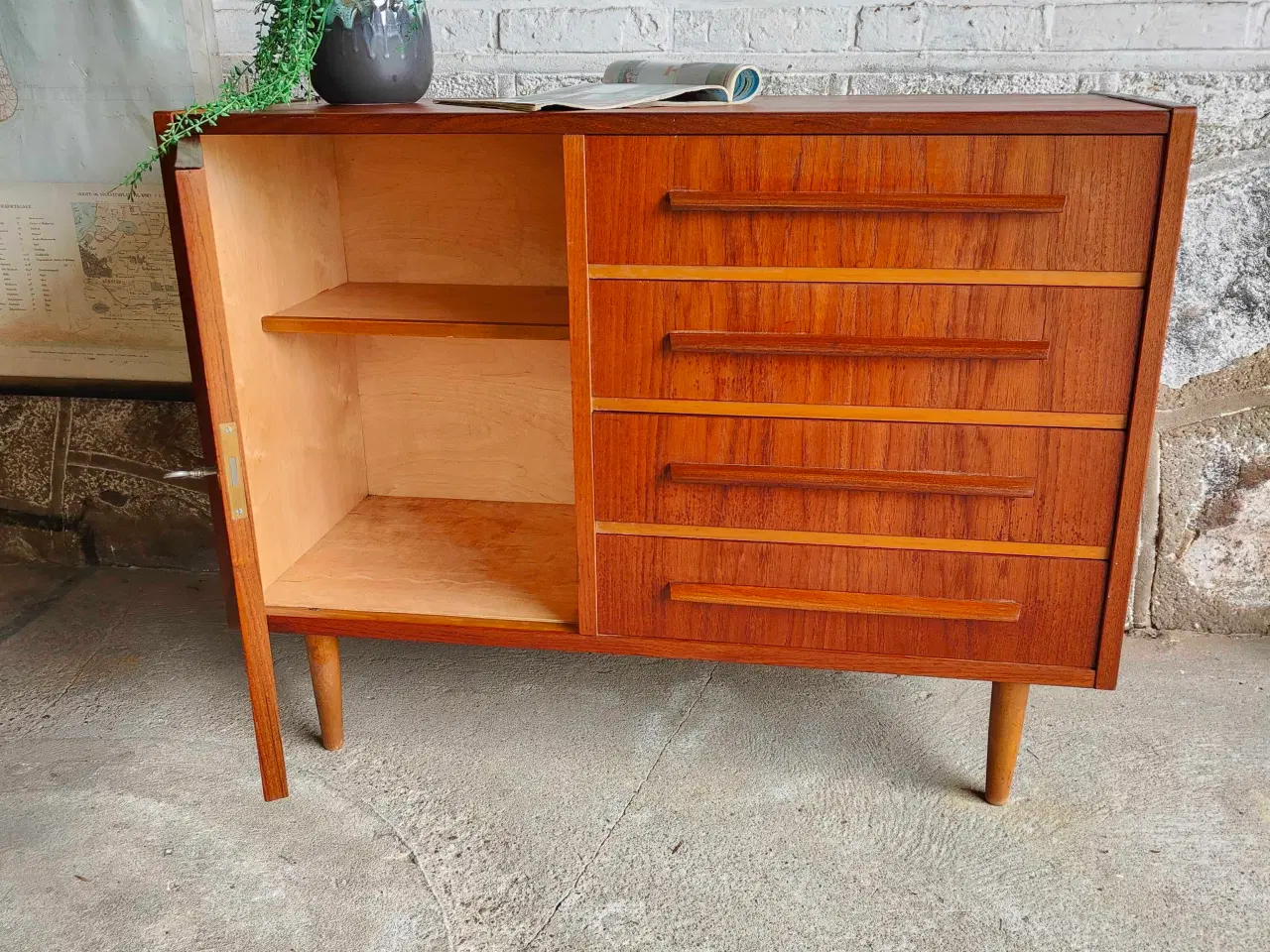 Billede 6 - Mindre lav teaktræs skænk med skuffer og låge