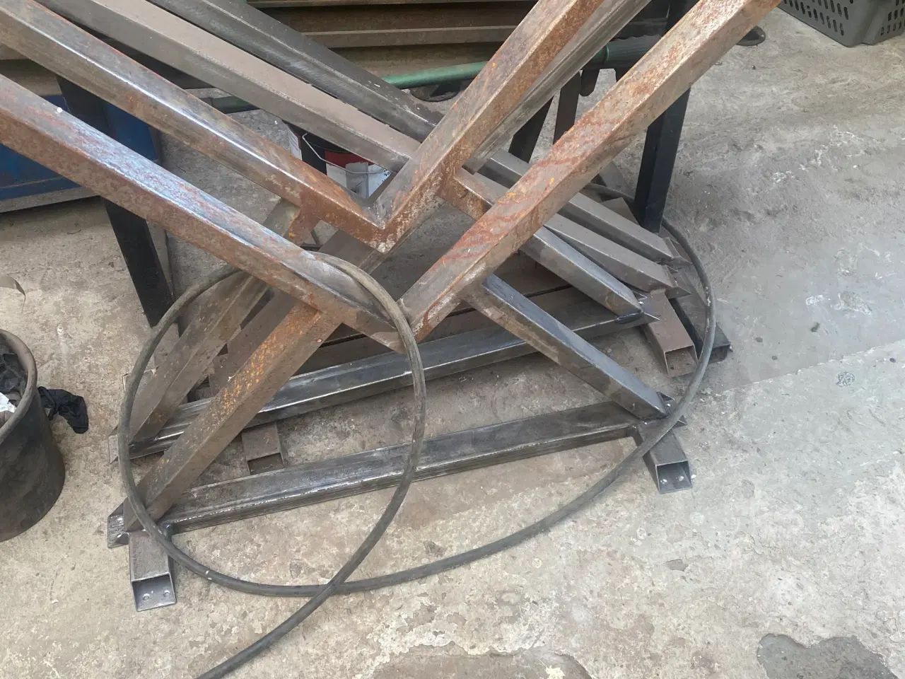 Billede 9 - Spise bord egetræ med beton epoxy