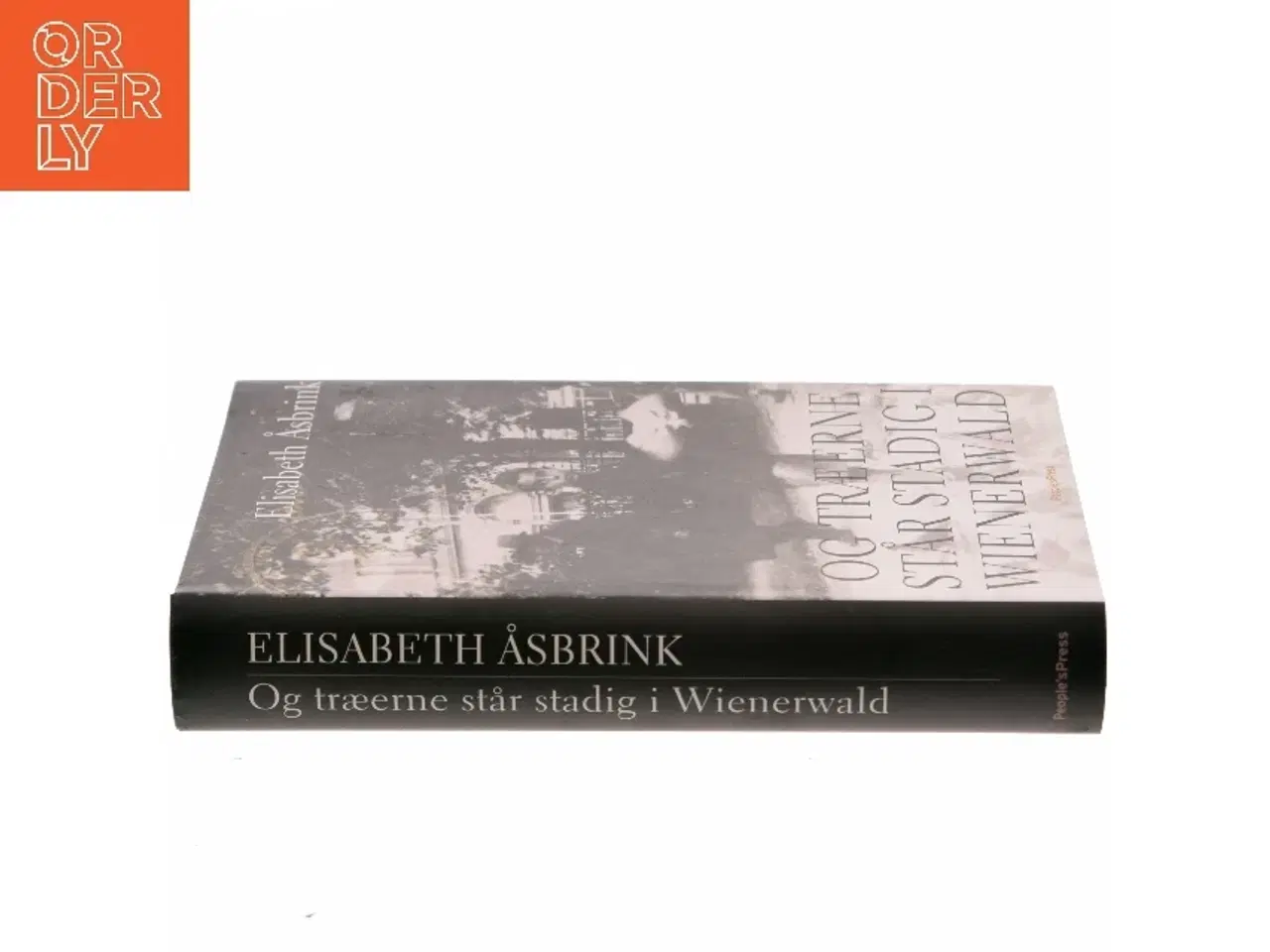 Billede 2 - Og træerne står stadig i Wienerwald af Elisabeth Åsbrink (Bog)