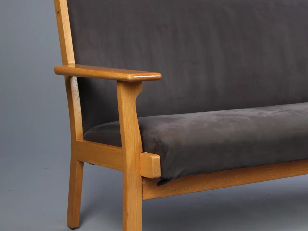 Billede 3 - En velholdt Tre-pers. sofa.