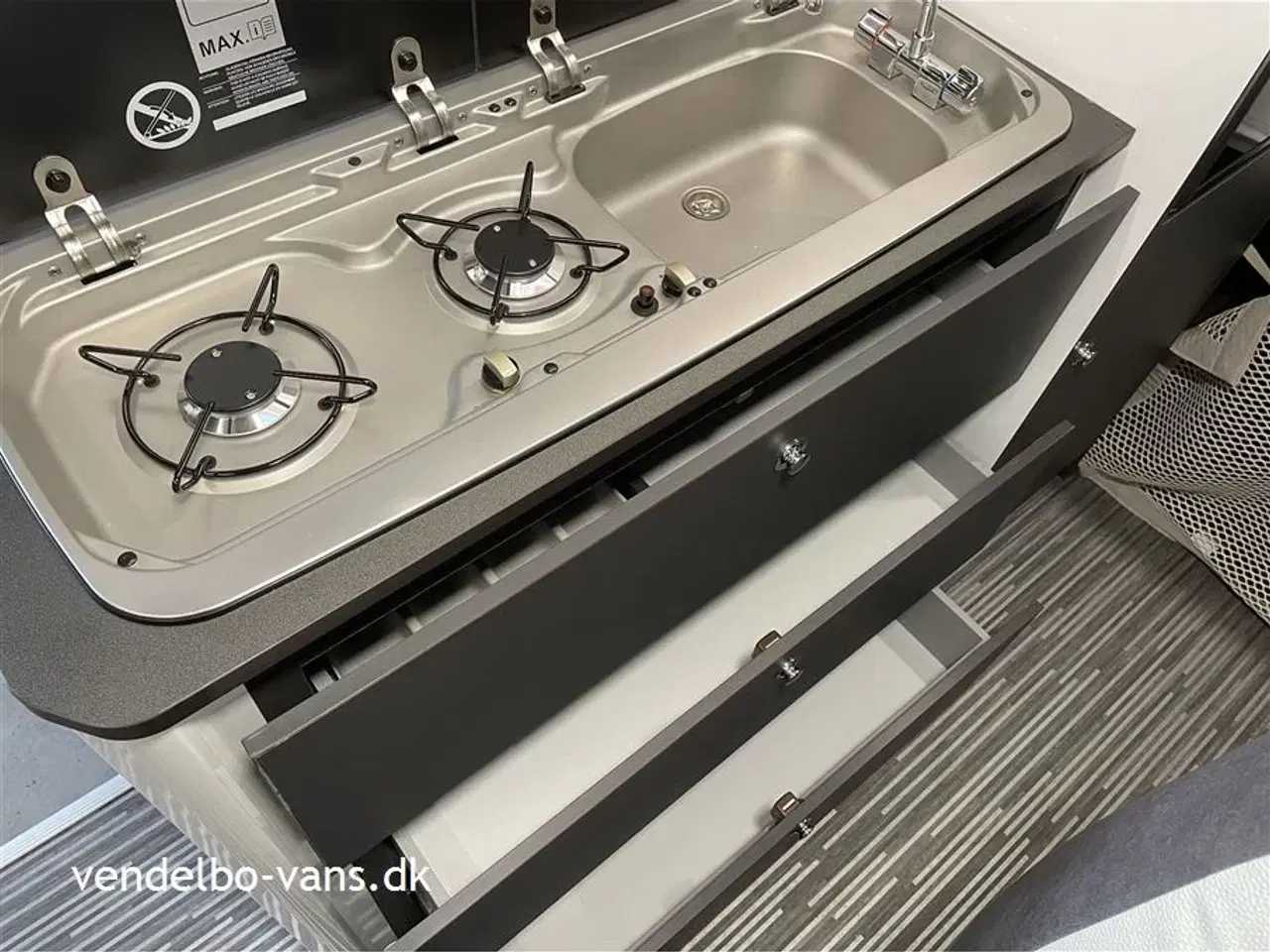Billede 7 - 2022 - McLouis Menfys Van 03 S-Line   Campervan med dobbeltseng UNDER 6 meter