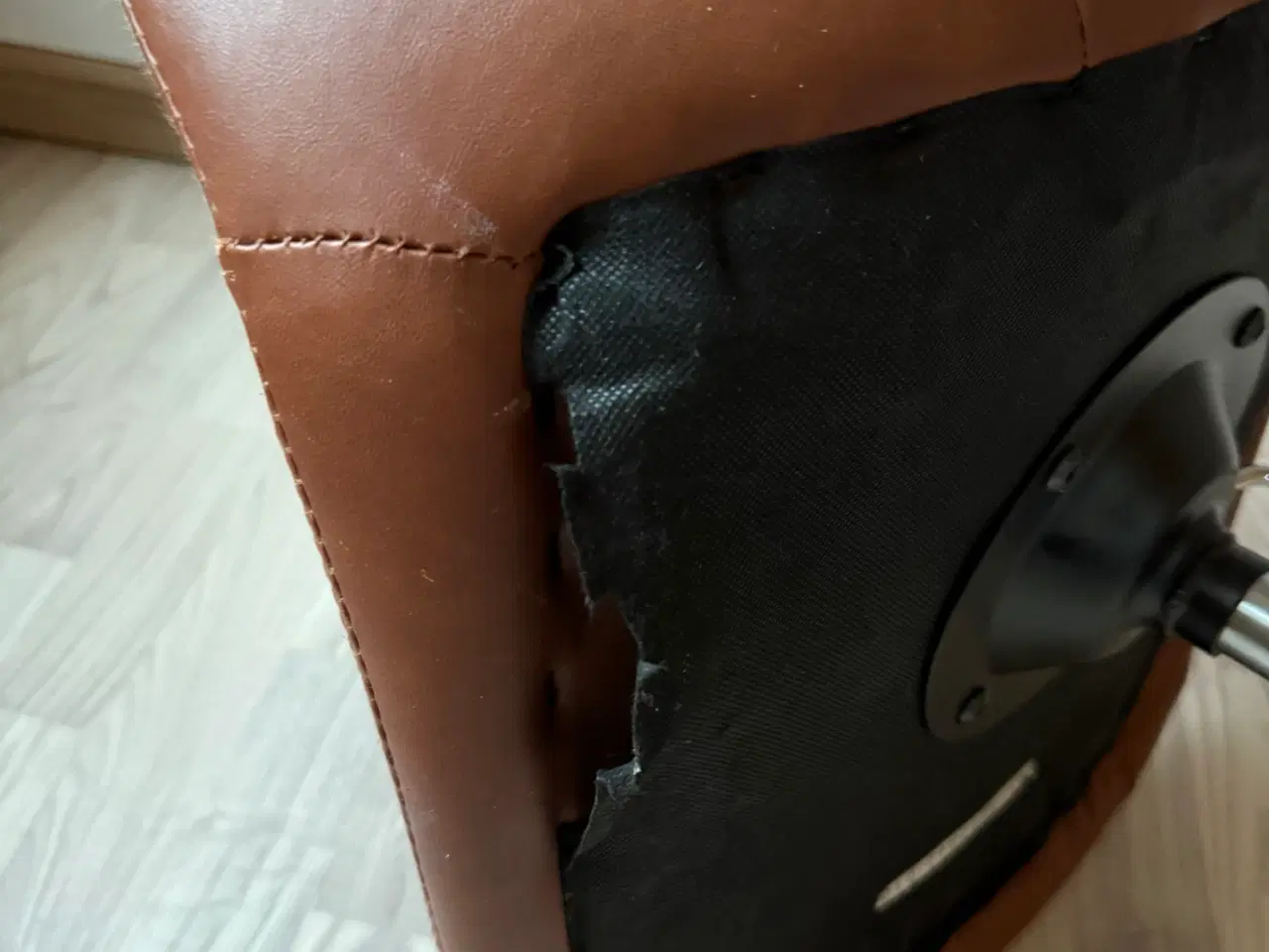 Billede 6 - Kontorstol i brunt kunstlæder