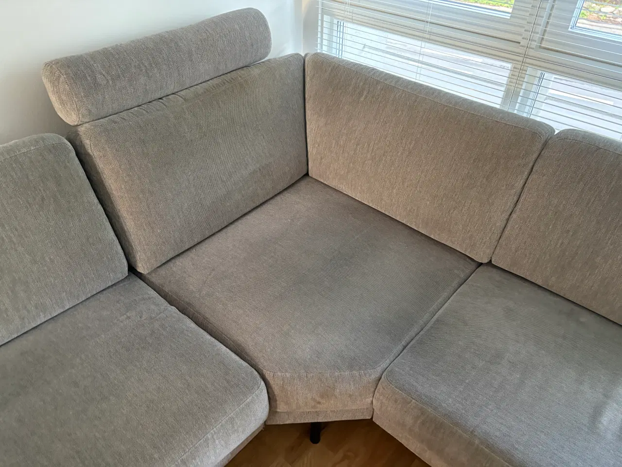 Billede 3 - Stor lang sofa (2 år gammel)