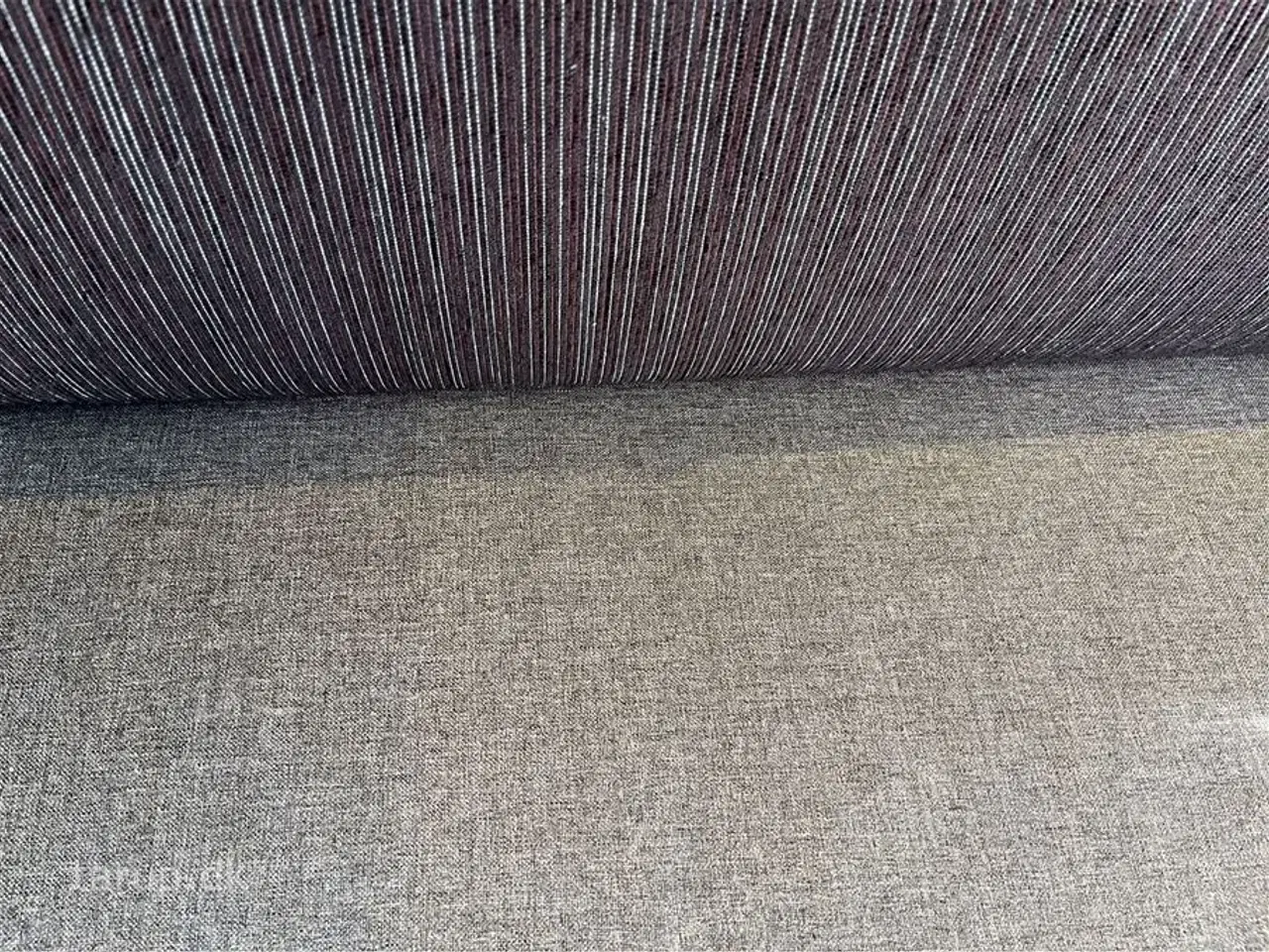 Billede 8 - 2022 - Hymer Feeling 442   Fortelt: Walker, mover, solceller, fast markise m sider og front, cykelholder, Truma UltraHeat, el- og gasboiler, endesiddegruppe, dobbeltseng