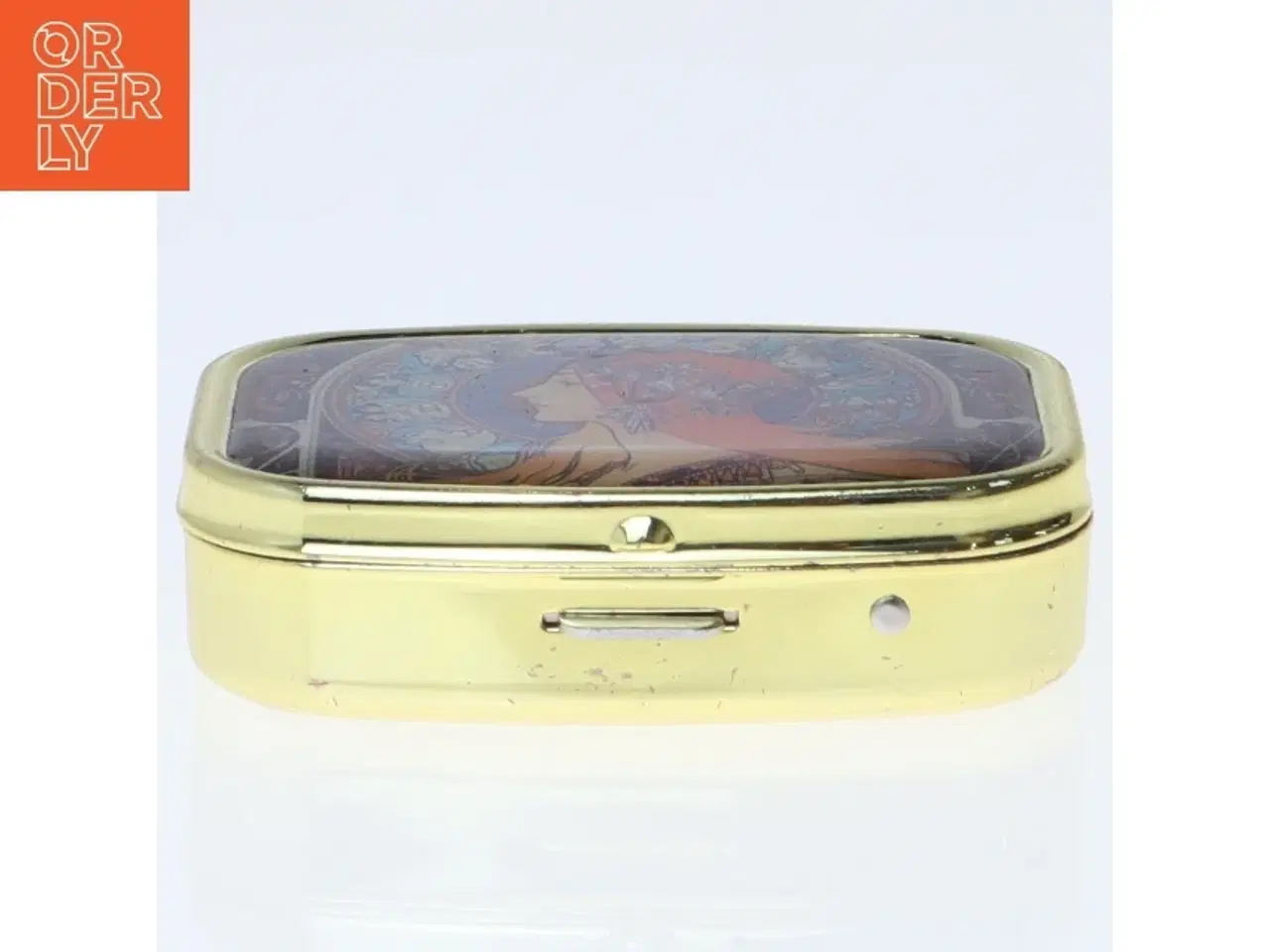 Billede 2 - Lille pilleæske med udsmykning (str. 5,5x4,5x1,5 cm)