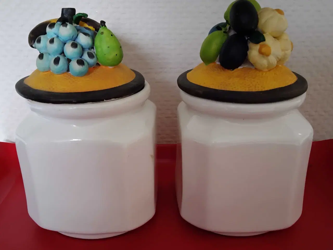 Billede 1 - 2 krukker med frugt låg.