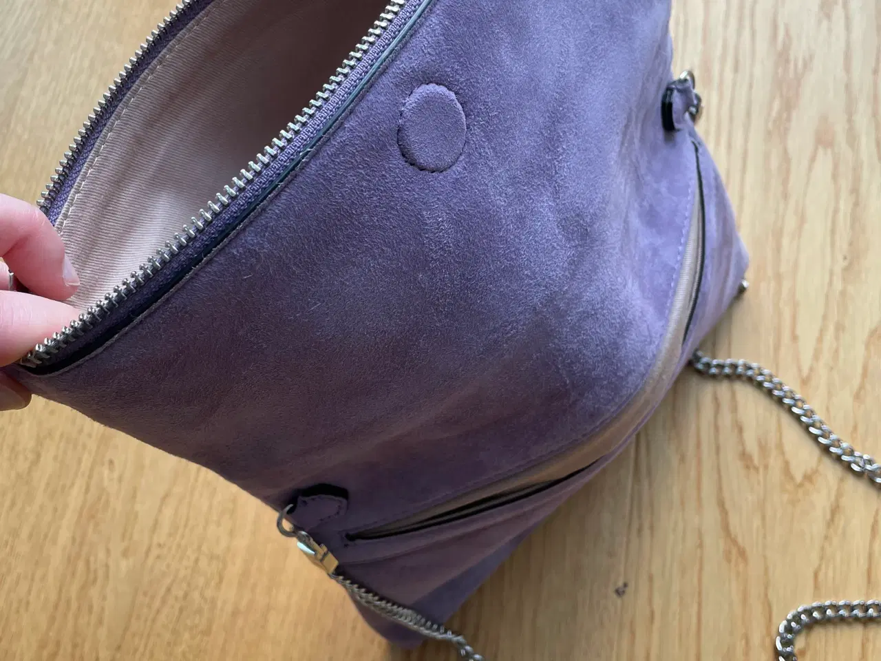 Billede 6 - Karen Millen lilla skuldertaske ruskind