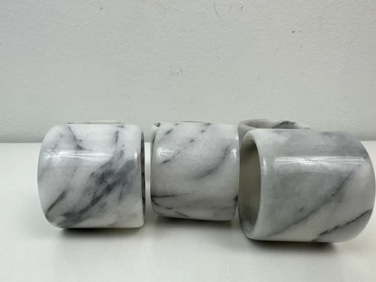 Billede 6 - 6 stk. servietringe i marmor
