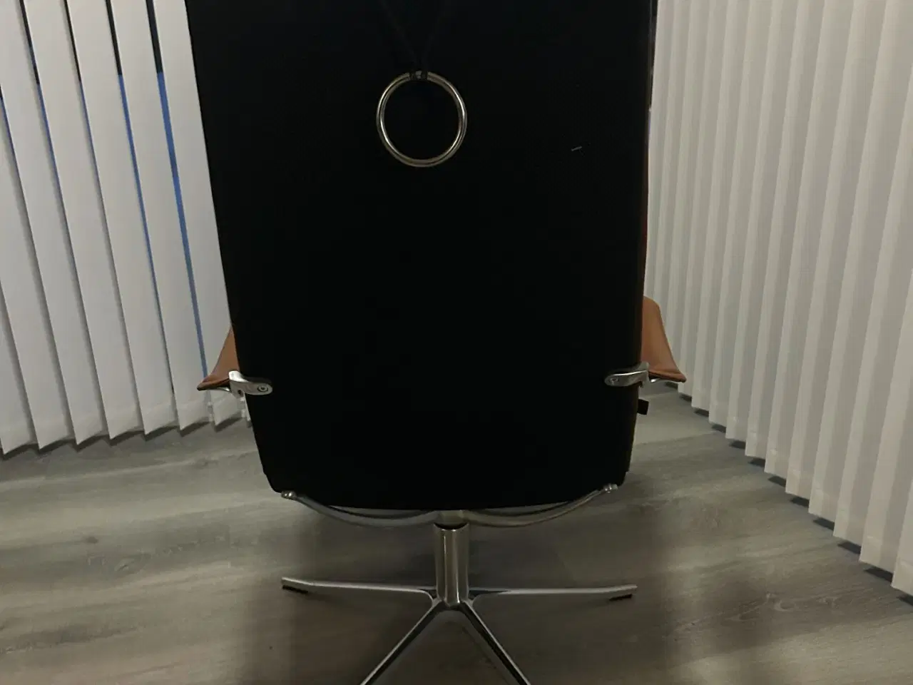 Billede 3 - Lænestolssæt - Stol & fodskammel i Cognac-læder