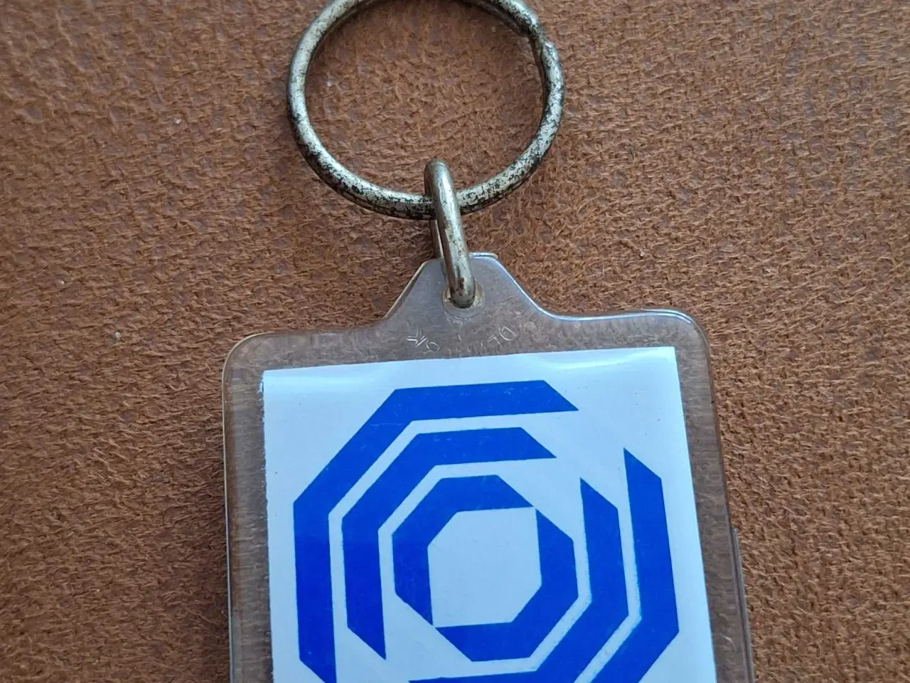 Billede 2 - Nøglering med logo