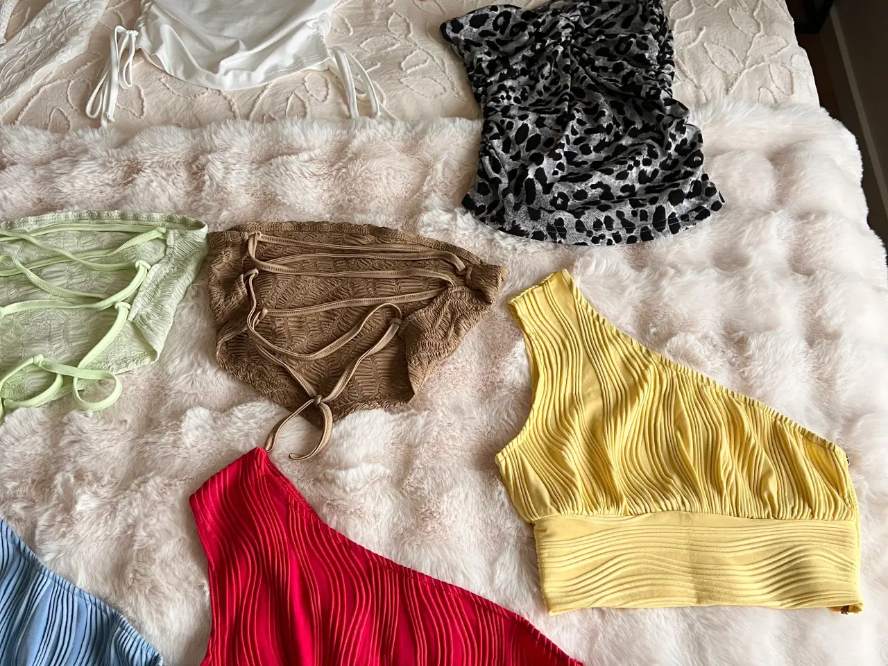 Billede 2 - 14 fine toppe str S. Samlet pris er 400 kr + fragt