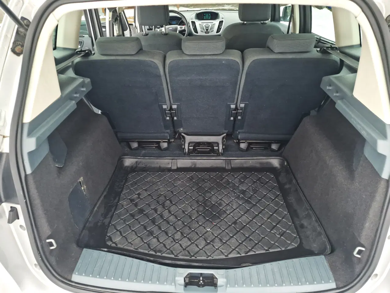 Billede 9 - Velholdt, driftssikker og komplet udstyret familie