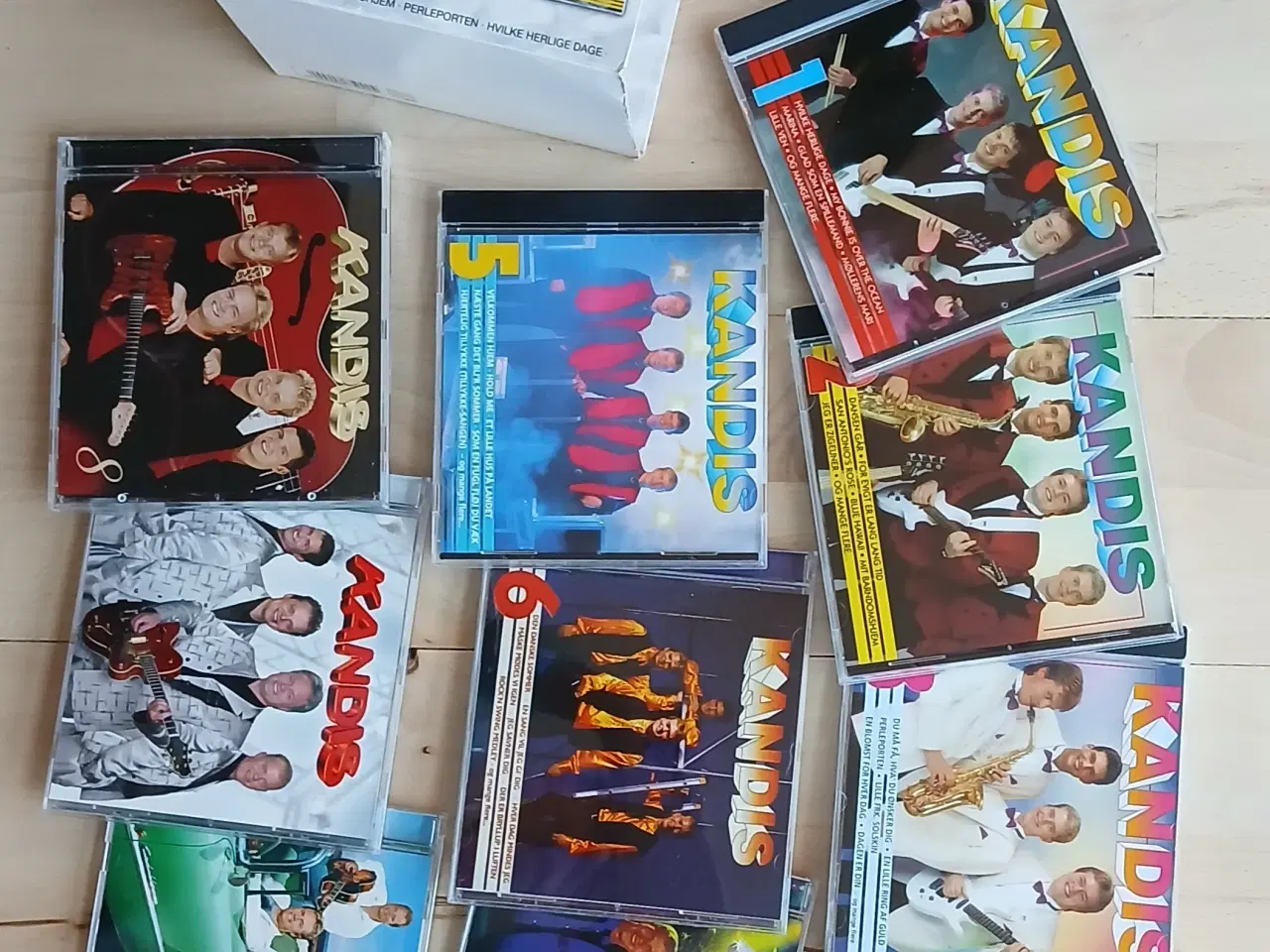Billede 2 - Kandis 10 CD Box sælges