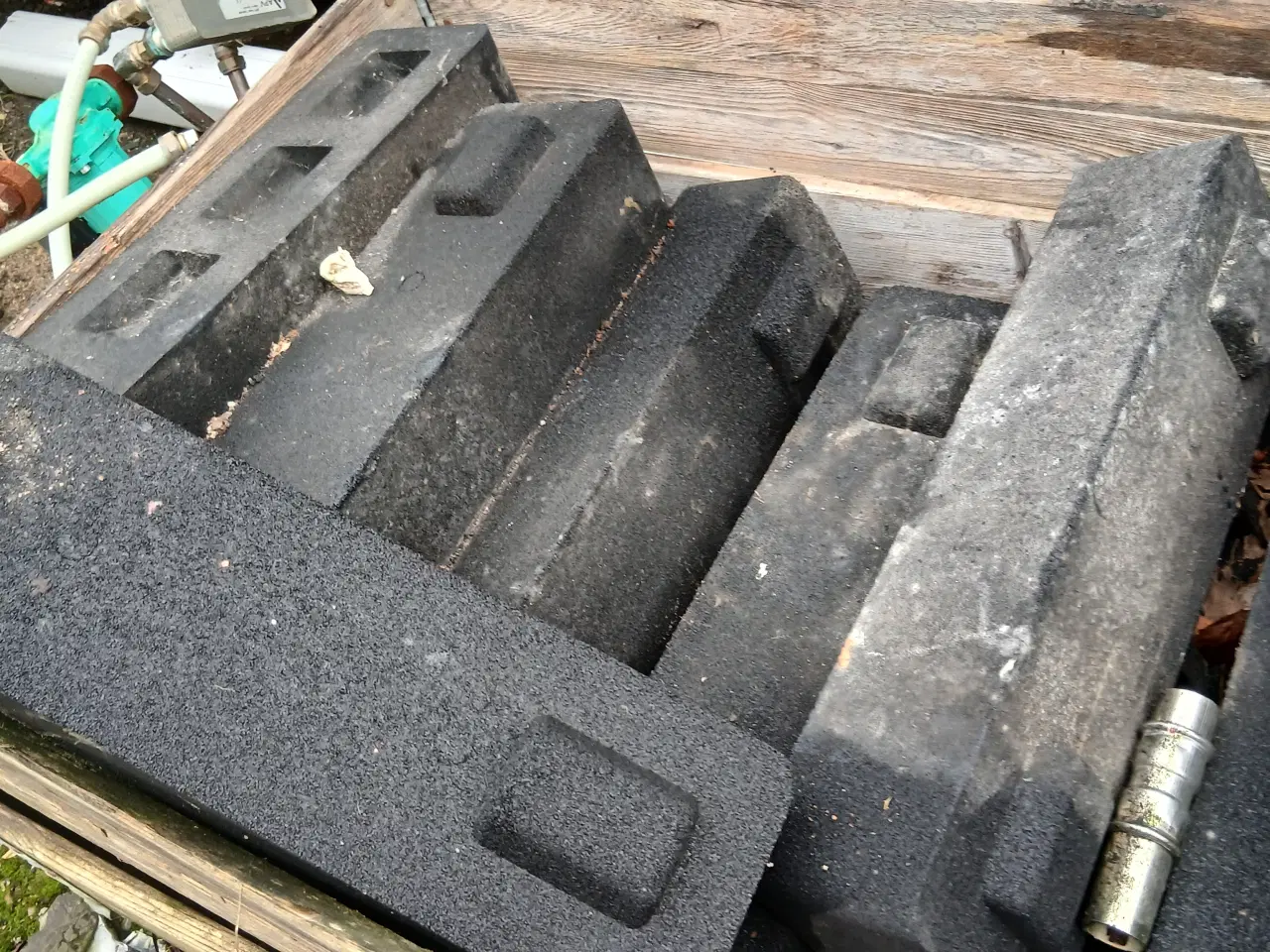 Billede 1 - sorte asfaltfødder