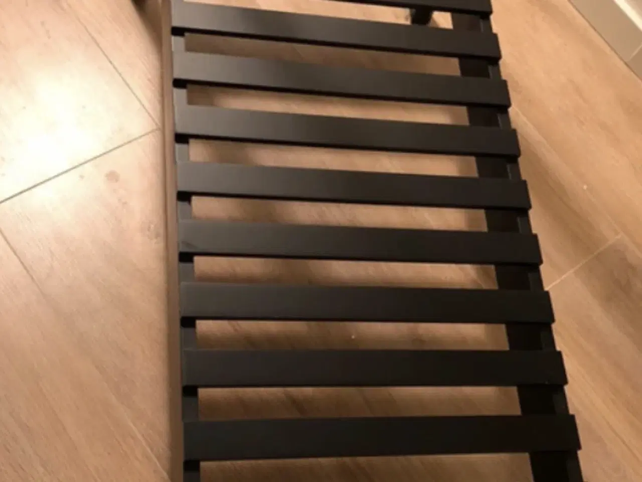 Billede 8 - Jennet tøjstativ med hylde 