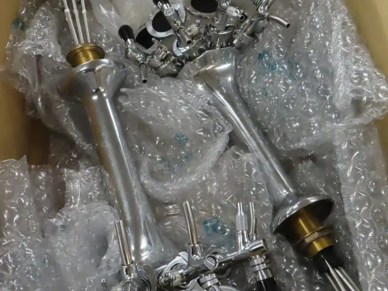 Billede 2 - 2 stk. Fadølstårne, 3 haner på hver