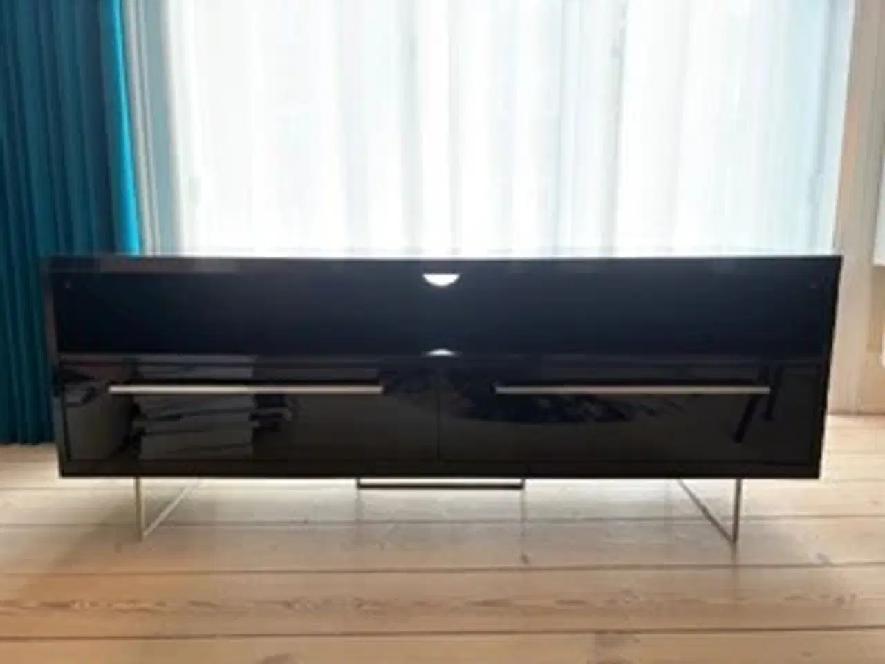 Billede 3 - TV-skænk med to skuffer