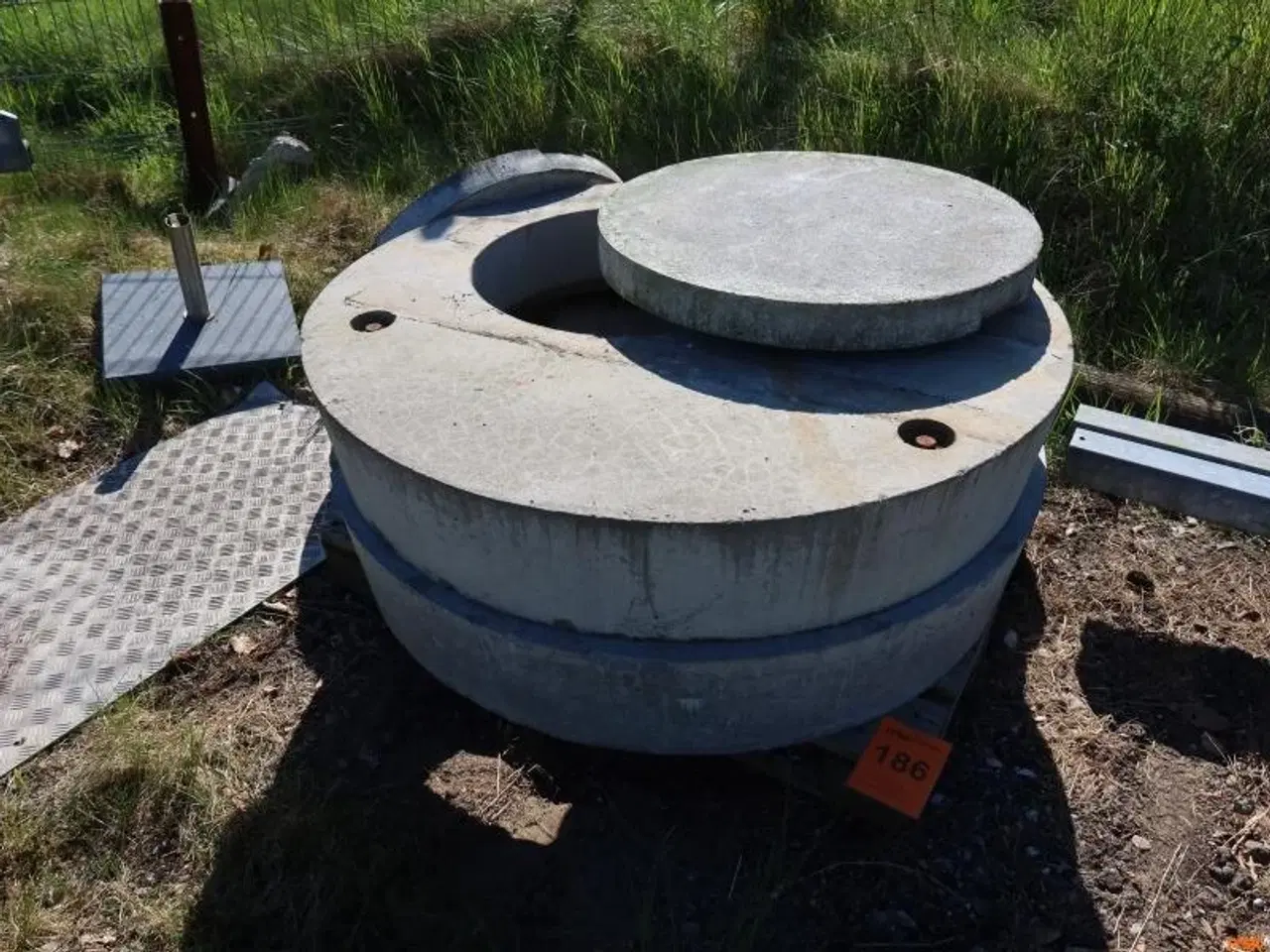 Billede 1 - BETON LÅGE, 2 s